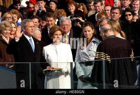 U.S. President George W. Bush stands by his family as he is sworn in during his second inauguration by U.S. Supreme Court Chief Justice William Rehnquist at the U.S. Capitol January 20, 2005 in Washington, DC. Stock Photo
