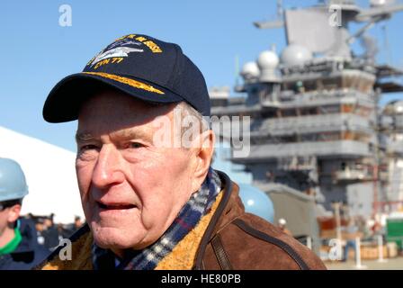 Former U.S. President George H.W. Bush watches dead load launches from the flight deck of the USN Nimitz-class aircraft carrier USS George H.W. Bush during its catapult testing ceremony January 25, 2008 in Newport News, Virginia. Stock Photo