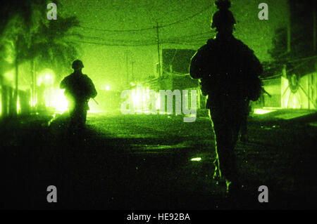 U.S. Army Soldiers, assigned to 2nd Platoon, Delta Company, 2nd Combined Arms Battalion, 69th Armor Regiment, Fort Benning, Ga., patrol Al Jadida, Baghdad, Iraq, Jan. 14, 2008. The presence patrols are designed to discourage enemy activity at night. (U.S. Air Force Photo/Staff Sgt. Jason T. Bailey) Stock Photo