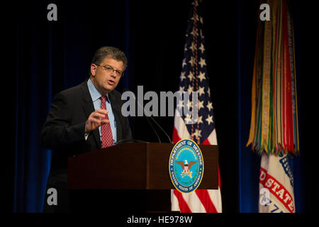 Director of Administration Office of the Deputy Chief Management Officer Mr. Michael Rhodes gives opening remarks during the 2014 Department of Defense Combined Federal Campaign of the National Capital Area Kickoff Ceremony at the Pentagon, Washington D.C., Sep. 4, 2014. ( Master Sgt. Adrian Cadiz)(Released) Stock Photo