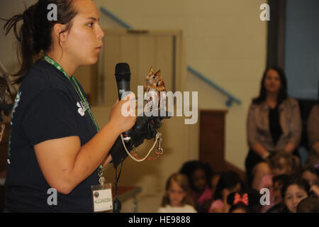 Alejandra Palacio, Alabama 4-H Science School environmental educational instructor, educates Maxwell Elementary and Middle School students about the Eastern Screech Owl during the Birds of Prey demonstration April 8, 2016, at Maxwell Air Force Base, Alabama. Palacio hopes that by educating young students about animals and their environment that it will strike an interest in them to conserve our resources and protect the wildlife.  Airman 1st Class Alexa Culbert) Stock Photo