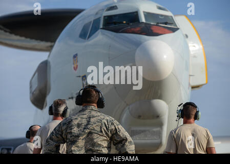 Maintenance Airmen from the 513th Air Control Group wait for an E-3C Sentry (AWACS) to complete its shutdown procedures after completing a training mission at Naval Air Station North Island in Coronado, Calif., Aug. 24, 2015. The 513th maintenance reservists accompany every off-station training mission to provide routine checks as well as repairs, if needed. Staff Sgt. Caleb Wanzer) Stock Photo