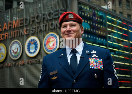 Chief Master Sgt. Antonio Travis, named by editors of TIME magazine as one of the100 most influential people in the world, conducts an interview  for AF.mil and the Pentagon channel in New York City's famed Times Square May, 4, 2010. Chief Travis was selected as a hero for his efforts in response to the Haiti earthquake leading the largest single-runway operation in history, with his team using hand-held radios to control thousands of aircraft. Chief Travis is the chief enlisted manager of the Air Force Special Operations Training Center at Hurlburt Field, Fla. Staff Sgt. Bennie J. Davis III) Stock Photo