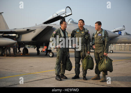 From right to left, U.S. Air Force Col. Peter Milohnic, Royal Thai Air Force Group Capt. Napadej Dhupatemiya, and Republic of SIngapore Air Force Col. Benedict Ang, Cope Tiger 13 exercise directors, meet in front of an F-15C Eagle before a large force employment mission begins during Cope Tiger 13 at Korat Royal Thai Air Force Base, Thailand, Mar. 14, 2013.  More than 300 U.S. service members are participating in CT13, which offers an unparalleled opportunity to conduct a wide spectrum of large force employment air operations and strengthen military-to-military ties with two key partner nation Stock Photo