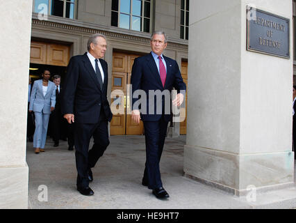 President George W. Bush departs the Pentagon and is escorted by the Secretary of Defense Donald H. Rumsfeld Aug. 14, 2006.  Dept. of Defense  Staff Sgt. D. Myles Cullen (released) Stock Photo