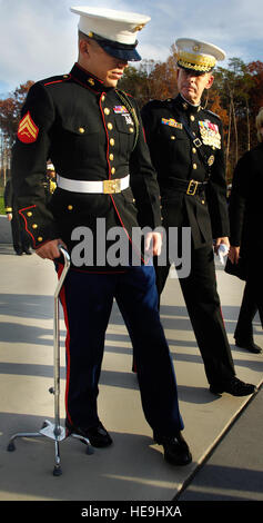 Wounded Iraqi veteran Marine Cpl. Justin Kenney, of Los Angeles, Ca., and Marine Gen. Peter Pace, chairman of the Joint Chiefs of Staff, walk to the National Museum for the Marine Corps, after the dedication ceremonies, Nov. 10, 2006. Dept. of Defense  USAF Staff Sgt. D. Myles Cullen (released) Stock Photo