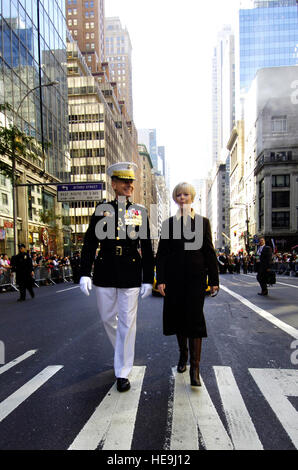 Gen. Peter Pace, chairman of the Joint Chiefs of Staff, and his wife, Lynne, march in the Columbus Day Parade along Fifth Avenue in New York, Monday, Oct. 9, 2006. Gen. Pace, who was born in Brooklyn, New York to Italian-American parents, was selected by the Columbus Citizens Foundation to be the Grand Marshal. Defense Dept.  U.S. Air Force Staff Sgt. D. Myles Cullen (released) Stock Photo