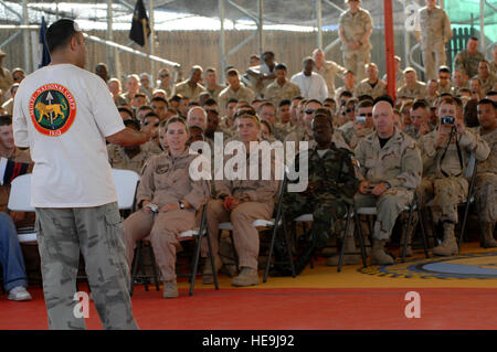 Comedian Russell Peters tells a joke during a USO show at Camp Lemonier, Djibouti, Nov. 23, 2007. Peters traveled with Marine Corps Gen. James E. Cartwright, vice chairman of the Joint Chiefs of Staff, to visit troops over the Thanksgiving holiday.  Tech. Sgt. Adam M. Stump, U.S. Air Force. (Released) Stock Photo