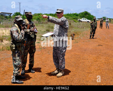 Armed Forces of Liberia Cpl. Momolu Dukuly and Pfc. Kollie Gbrssay discuss checkpoint operations with U.S. Army Master Sgt. Craig Pulver, AFL 2nd Battalion, 23rd Infantry Brigade senior enlisted mentor, during an improvised explosive device recognition course provided by Operation ONWARD LIBERTY mentors at Edward Binyah Kesselly Military Barracks May 3.  The participating soldiers encountered a variety of IED scenarios during the course and learned how to recognize and react to them safely and effectively ahead of an eventual deployment to Mali.  ONWARD LIBERTY is a U.S. Marine Corps Forces Af Stock Photo