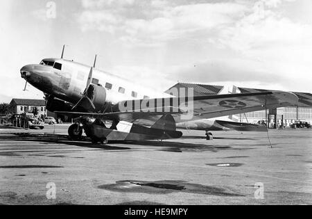 Douglas C-33 3/4 front view at March Field, Calif. on Nov. 11, 1936 (probably C-33 S/N 36-82 with small Aeronca plane registration NC 10169). (U.S. Air Force photo) Stock Photo