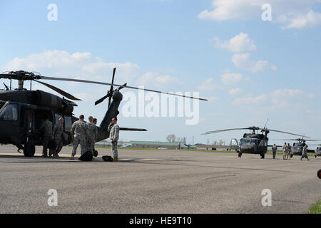 Members from the 1st Combat Aviation Brigade, 1st Infantry Division, Fort Riley, Kan., including Brigade Commander, Col. Matthew R. Lewis, arrived from Fort Riley in six UH-60 Black Hawks May 2 to support Exercise Vibrant Response 15, a 616-member Defense Chemical, Biological, Radiological, Nuclear Response Force command post exercise, at Camp Atterbury, Ind. The exercise tests the capabilities of the federal response to meet the expectations of the nation. It provides realistic training to prepare CBRN response units to integrate with civilian partners and respond to natural or manmade catast Stock Photo