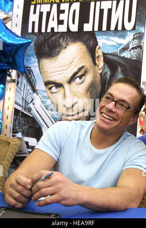 Airman 1st Class Joseph Langston poses for a picture with actor Jean-Claude Van Damme June 2 at the base exchange at Lackland Air Force Base, Texas. Mr. Van Damme signed autographs and posed for photos with base members. Airman Langston is a services technical training student with the 344th Training Squadron.  Robbin Cresswell) Stock Photo