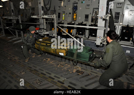 Air Force aeromedical evacuation personnel participate in a combat ...
