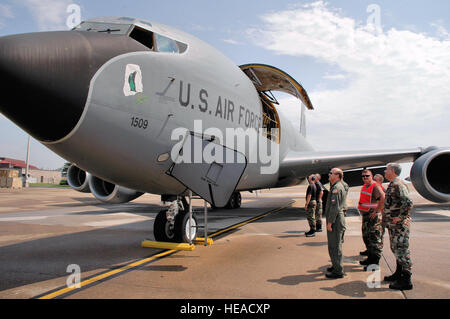 Col. Timothy Dearing, Commander, 134 ARW and Col. Thomas Cauthen, Vice Commander, 134 ARW wait to tour the Wing's first KC-135R to arrive at McGhee Tyson Air National Guard Base.  ( Tech Sgt. Kendra Owenby, 134 ARW/PA) Stock Photo