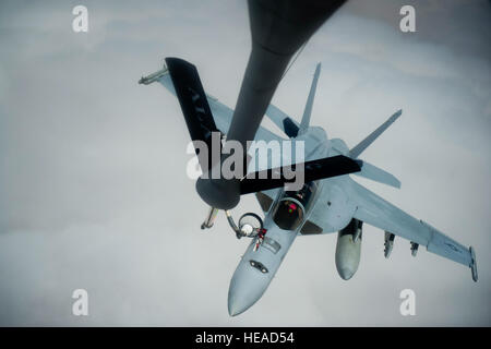 A Navy F-18 Hornet is refueled by an Air Force KC-135 Stratotanker from the 340th Expeditionary Air Refueling Squadron Detachment 4 over the skies of Iraq in support of Operation New Dawn. (U.S. Air Force  photo/Master Sgt. Adrian Cadiz)(Released) Stock Photo