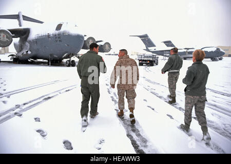 Marine Corps Sgt. Maj. Anthony Spadaro, U.S. Pacific Command senior enlisted leader, prepare to tour C-17 Globemaster III, at the flightline at Joint Base Elmendorf-Richardson, Alaska, Oct. 21, 2016. Spadaro, a native of New Brunswick, New Jersey visited JBER for a three day immersion tour Oct. 19 to 21, 2016. Spadaro provides the PACOM commander with the enlisted perspective on theater security cooperation, encouraging peaceful development, responding to contingencies, and deterring aggression throughout the Indo-Asia-Pacific region. This was his first visit to Alaska.  Airman 1st Class Javie Stock Photo