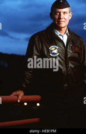 Brig. Gen. Steve Ritchie, dressed in his leather jacket, poses for an informal portrait.  He is the mobilization assistant to the commander of Air Force Recruiting Service.  He survived two combat tours flying 195 missions during the Vietnam War and is the only American Air Force F-4 Phantom ace pilot with five MiG-21 shoot down victories.  Brig Gen. Ritchie served as an instructor at the Air Force's 'top gun' Fighter Weapons School making changes in the way our best fighter pilots were taught the knowledge he learned in the war. Published in Airman Magazine September 1996 Exact Date Shot Unkn Stock Photo