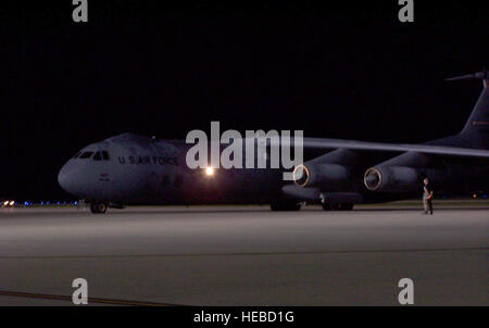 050901-F-0000T-003  A C-141 aircraft from Wright-Patterson Air Force Base, Ohio, taxies out early Sept. 1 on an aeromedical evacuation flight in support of Hurricane Katrina relief efforts. Reservists from Air Force Reserve Command’s 445th Airlift Wing provided inflight care for patients airlifted from Louis Armstrong New Orleans International Airport, La., to Dallas. From Dallas, the plane was to fly to Lackland AFB, Texas, before returning to Wright-Patterson. (U.S. Air Force Photo by Maj. Ted Theopolos) Stock Photo