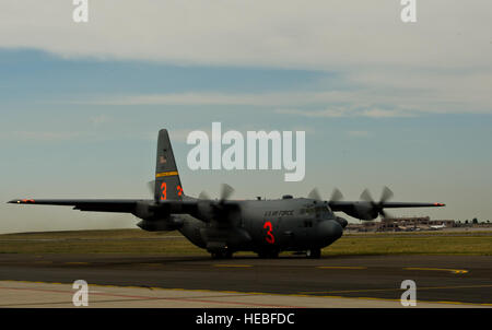 The 153rd Airlift Wing from Cheyenne WY use a modular air fire Stock ...