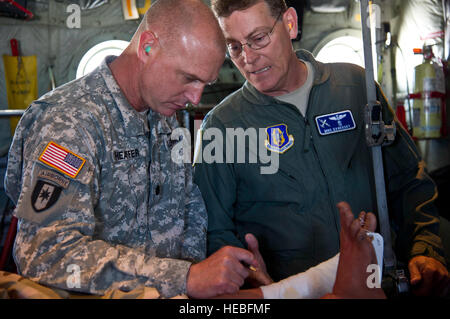 U.S. Army Lt. Col. Matthew Sheaffer, commander of the Medical Readiness Training Command, Fort Sam Houston, San Antonio, and U.S. Air Force Col. Michael Dankosky, chief, Aeromedical Evacuation Branch, Headquarters Air Force Reserve Command, Robins Air Force Base, Ga., observe as Air Force Reserve aeromedical evacuation personnel conduct inflight medical training July 27, 2013. The training is part of Warrior Exercise 86-13-01 (WAREX)/Exercise Global Medic 2013. WAREX provides units an opportunity to rehearse military maneuvers and tactics. Held in conjunction with WAREX, Global Medic is an ann Stock Photo