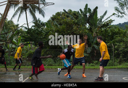 ARAWA, Autonomous Region of Bougainville, Papua New Guinea (July 3, 2015) Sailors from the hospital ship USNS Mercy (T-AH 19) play basketball with students during Pacific Partnership 2015. Sailors visited the Arawa Secondary School to play basketball and volleyball with students as part of a community relation’s event during PP15. Mercy is in Papua New Guinea for its second mission port of PP15. Pacific Partnership is in its 10th iteration and is the largest annual multilateral humanitarian assistance and disaster relief preparedness mission conducted in the Indo-Asia-Pacific region. While tra Stock Photo