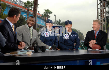 Capt. Elizabeth Kreft, the Air Force Thunderbird team's public affairs officer, and Maj. Tad Clark, the team's advance pilot and narrator, visit with former football greats, now sportscasters Dan Marino (from left), Shannon Sharpe and Boomer Esiason during the Super Bowl XLI pre-game show in Miami, Fla.  (U.S Air Force photo/Staff Sgt Kristi Machado) Stock Photo