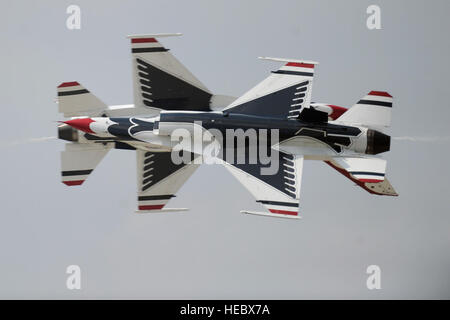 Maj's. Blaine Jones, Thunderbird 5, Lead Solo, and Jason Curtis, Thunderbird 6, Opposing Solo, perform the Inverted Opposing Knife-Edge Pass during the Thunder over Michigan air show, Ypsilanti, Mich., Aug. 10, 2014. (U.S. Air Force photo/Master Sgt. Stan Parker) Stock Photo