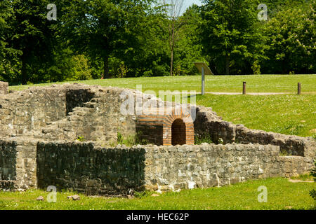 Deutschland, NRW, Kreis Heinsberg, Übach-Palenberg, Nachbau einer römischen Hypocaustanlage im Naherholungsgebiet Wurmtal Stock Photo