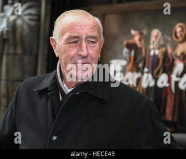 Celebs and their professional partners arrive at Blackpool Tower for rehearsals  Featuring: Len Goodman Where: Blackpool, United Kingdom When: 18 Nov 2016 Stock Photo