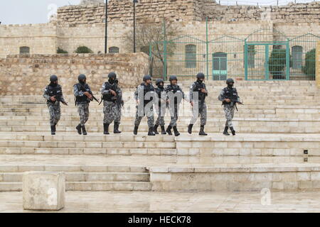 Karak City, Anman, Jordan. 19th Dec, 2016.  Jordanian policemen walk at the entrance of Karak Castel at Karak city, some 140 km south of Amman, Jordan, Dec. 19, 2016. Four unidentified gunmen were killed in Jordan's southern Karak city on Sunday night, after they launched a series of attacks and killed 10 people, including a Canadian tourist. Credit: Xinhua/Alamy Live News Stock Photo