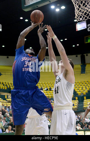 Williamsburg, VA, USA. 19th Dec, 2016. 20161219 - Savannah State center MARICUS GLENN (34) scores against William and Mary forward JACK WHITMAN (41) in the first half at Kaplan Arena in Williamsburg, Va. © Chuck Myers/ZUMA Wire/Alamy Live News Stock Photo