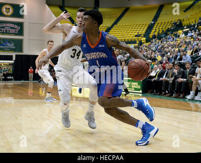 Williamsburg, VA, USA. 19th Dec, 2016. 20161219 - Savannah State guard AUSTIN DASENT (1) dribbles around William and Mary guard DAVID COHN (34) in the first half at Kaplan Arena in Williamsburg, Va. © Chuck Myers/ZUMA Wire/Alamy Live News Stock Photo