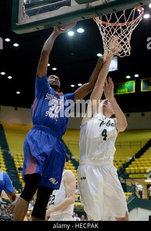 Williamsburg, VA, USA. 19th Dec, 2016. 20161219 - Savannah State forward JAHIR CABEZA (30) scores against William and Mary guard OMAR PREWITT (4) in the first half at Kaplan Arena in Williamsburg, Va. © Chuck Myers/ZUMA Wire/Alamy Live News Stock Photo