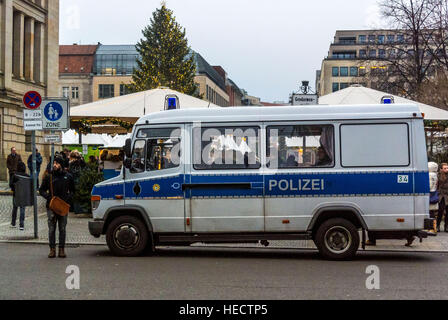 Berlin, Germany, 20th December, 2016. Weihnachtszauber Market at the Gendarmenmarkt. Christmas market in central Berlin is closed as an act of solidarity for the victims of the terrorist attack at Breitscheidplatz on the 19th of December. An increased security and police presence is clearly visible within the city. Photo Bailey-Cooper Photography/Alamy Live News Stock Photo