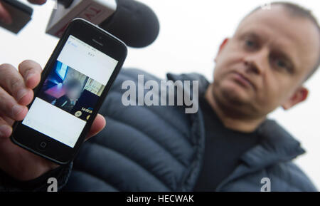 Sobiemysl, Poland. 20th Dec, 2016. The Polish owner of a freighting company Ariel Zurawski shows journalists a picture of his cousin in Sobiemysl, Poland, 20 December 2016. The photo was supposedly taken only hours before the death of his cousin, a truck driver whom police think may have been adbucted along with the truck used by an unknown assailant in a suspected terror attack on a busy Christmas market in Berlin on Monday evening (19.12.16). Credit: dpa picture alliance/Alamy Live News Stock Photo