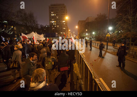 Warsaw, Poland. 20th Dec, 2016. Approx 200 protesters staying all night long are separated from the goverment buildings complex with anti-riot barrier during the demonstration in the defend of democracy and the freedom of speech in front of the parliament in Warsaw, Poland on Dec 20, 2016. Credit: Marcin Jamkowski/Adventure Pictures/Alamy Live News Stock Photo