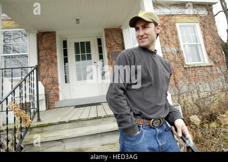 Leclaire, Iowa, USA. 5th Mar, 2004. Mike Wolfe's home in LeClaire, Iowa March 4th, 2004. The original pine plank floors, 12-foot ceilings and brick walls left in their natural state convey the same ambiance that original owner Capt. J.E. Davidson knew when he built it in 1854. © Quad-City Times File/Quad-City Times/ZUMA Wire/Alamy Live News Stock Photo