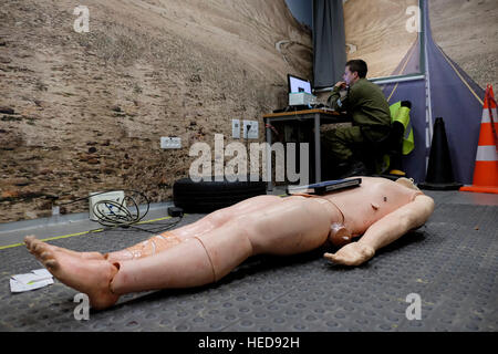 A plastic resus dummy lays in the floor of an IDF military paramedic training school in Camp Ariel Sharon, or in Hebrew Ir HaBahadim a complex of military bases including noncombat recruit training bases near the town of Yeruham in the Negev desert. Israel Stock Photo