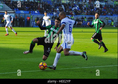 US Sassuolo Calcio vs F.C. Internazionale Milano serie A football championship 2016 2017 US Sassuolo Calcio vs F.C. Internazionale Milano Reggio Emilia Mapei Stadium 18/12/2016 F.C. Internazionale Milano beat Sassuolo for 1 to 0 thanks to goal scored by Antonio Candreva In the pic: Joao Mário Naval da Costa Eduardo F.C. Internazionale Milano's midfielder and national team of Portugal and Luca Antei Sassuolo's defender fight for the ball during the serie A football match between US Sassuolo Calcio and F.C. Internazionale Milano at Mapei Stadium in Reggio Emilia ph Massimo Morelli (Photo by Mass Stock Photo