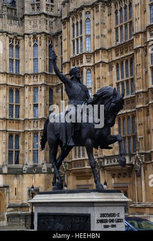 Statue of King Richard I outside the House of Parliaments in London, Westminster, UK Stock Photo
