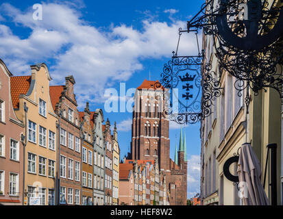 Poland, Pomerania, Gdansk (Danzig), view of the massive tower of St. Mary's Church from Ulica Pivna (Jopengasse/Beer Street) Stock Photo