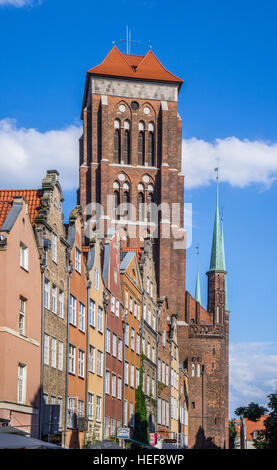 Poland, Pomerania, Gdansk (Danzig), view of the massive tower of St. Mary's Church from Ulica Pivna (Jopengasse/Beer Street) Stock Photo