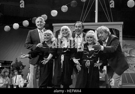 Stimmung, Stars und gute Laune, Unterhaltungsshow, Deutschland 1982, Regie: Ekkehard Böhmer, Mitwirkende: das Eilemann Trio zusammen mit den Jacob Sisters Stock Photo