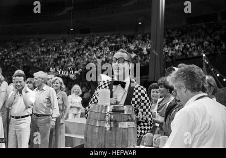 Stimmung, Stars und gute Laune, Unterhaltungsshow, Deutschland 1982, Regie: Ekkehard Böhmer, Mitwirkende: Gottlieb Wendehals Stock Photo