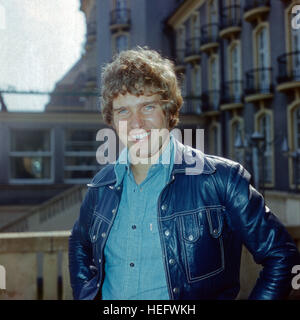 Der DDR Schlagersänger Frank Schöbel, Deutschland 1970er Jahre. GDR schlager singer Frank Schoebel, Germany 1970s. Stock Photo