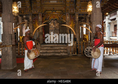 Drummers in front of the holy shrine in Sri Dalada Maligawa or Temple of the Sacred Tooth Relic, Buddhist sanctuary, Kandy Stock Photo