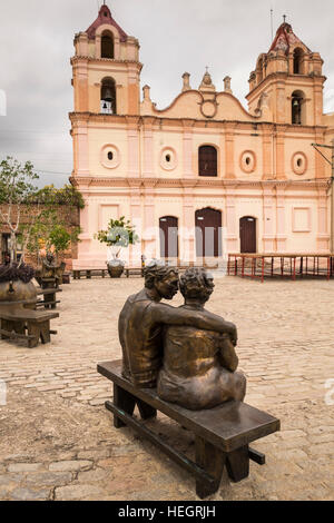 Bronze statues of typical local characters by artist Martha Jimenez, in the Plaza del Carmen, Camaguey, Cuba Stock Photo