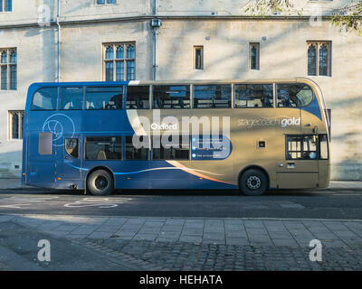 Stagecoach Gold bus waiting in St Giles, Oxford, England UK Stock Photo