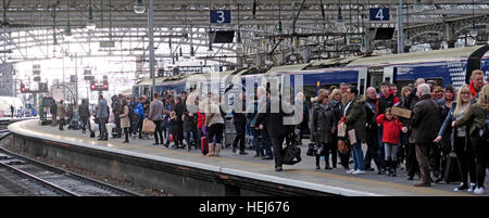 Congested Scotrail Abellio train carriages, Glasgow Central services Stock Photo