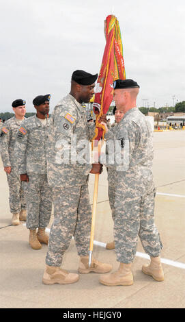 (Changes of command: 6th Trans. Bn. change of responsibility: 6th Trans. Bn. gets new command sergeant major: second of two photos with no story) Command Sgt. Maj. Chris Mackey, incoming 6th Transportation Battalion command sergant major, accepts the unit colors from Lt. Col. Kevin Powers, 6th Trans. Bn. commander. (photo by Zack Shelby) US Army 51348 6th Trans. Bn. gets new command sergeant major Stock Photo